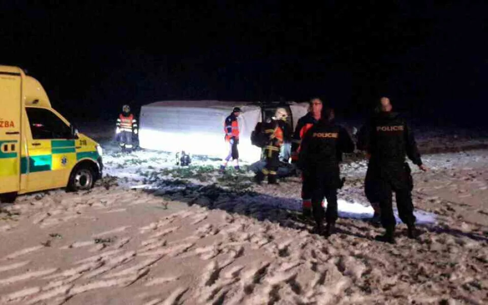 Tragická dopravní nehoda se stala večer u výjezdu z dálnice D1. Řidič dodávky na místě zemřel