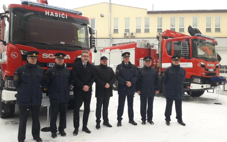FOTO/VIDEO: Olomoučtí profesionální hasiči dostali novou techniku