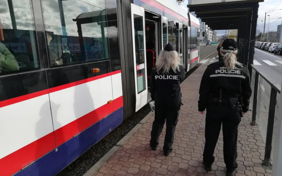 Hlídka Policie ČR a Městské policie Olomouc se dnes zaměřila na prevenci kapesních krádeží
