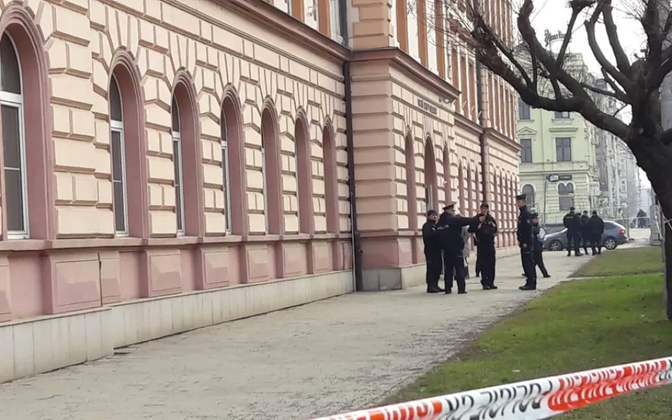 AKTUALIZOVÁNO: V budově Vrchního soudu byla ráno nahlášena bomba. Měla se projednávat kauza metanol