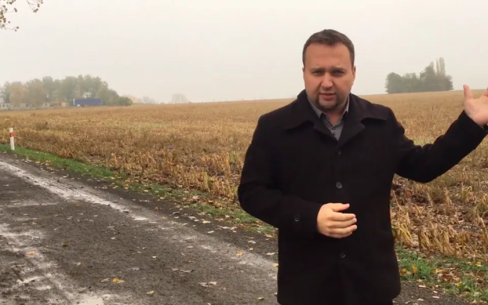 VIDEO: Marian Jurečka se bije za úrodnou půdu u Hněvotína. Pokud se na ní bude stavět, je to vrchol nezodpovědnosti, říká