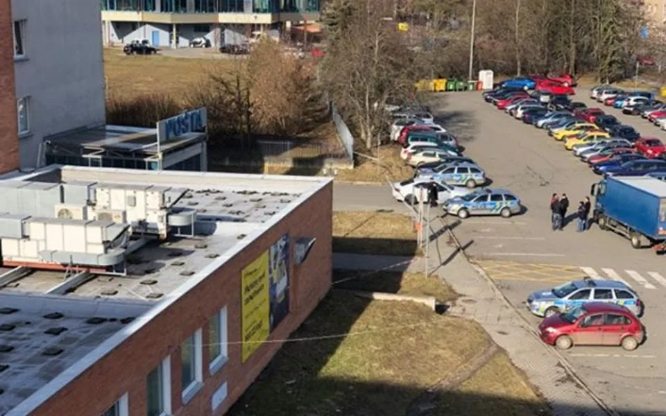 Na poštách v ulicích Ladova a Jeremenkova byla nahlášena bomba
