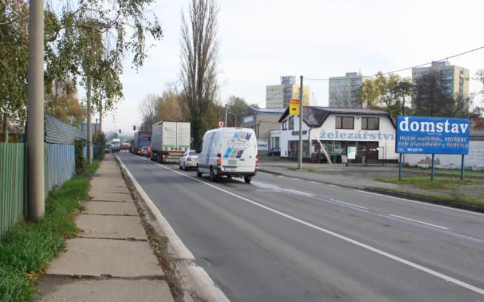 Přerov čeká dopravní kolaps, zakáže na Dlážce od neděle parkovat