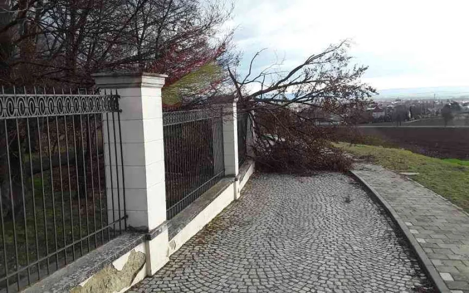 AKTUALIZOVÁNO: Hasiči již v kraji evidují téměř 300 výjezdů, nejvážnější je situace na Olomoucku a Šumpersku