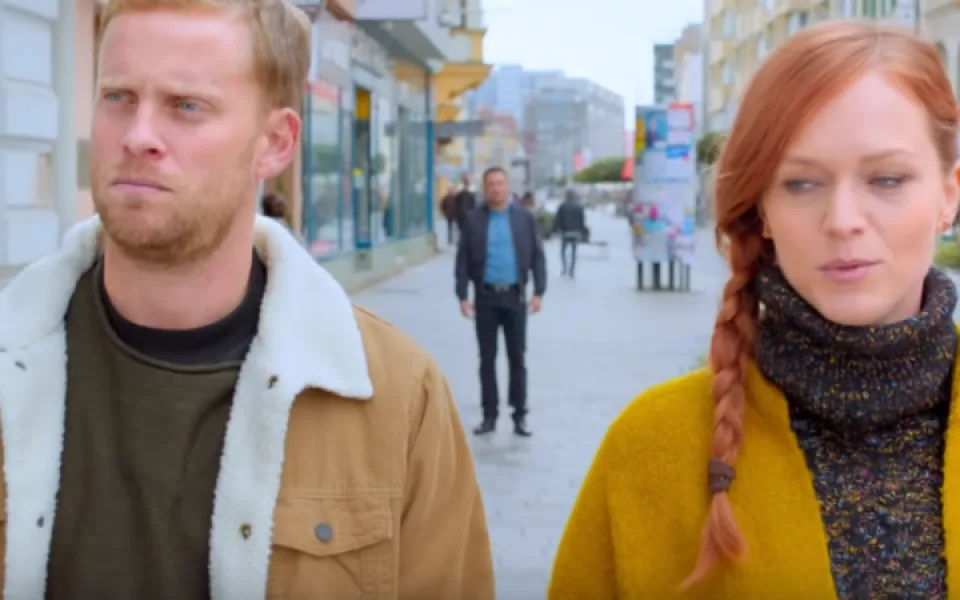 RECENZE: Pokud jste single, zajděte do kina na LOVEní. Určitě se zasmějete