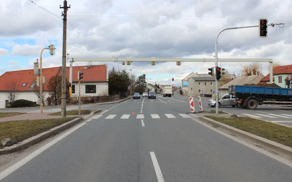 V Olomouci se v křižovatce srazila dvě nákladní auta. Oba řidiči tvrdí, že jeli na zelenou