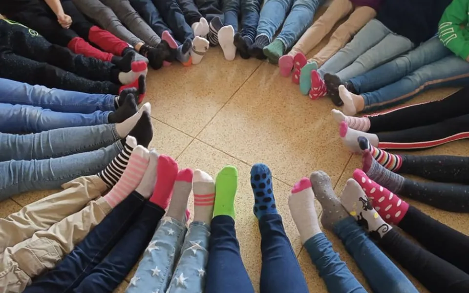 Ponožkový den pomohl. Děti s Downovým syndromem získají více než sedmdesát tisíc