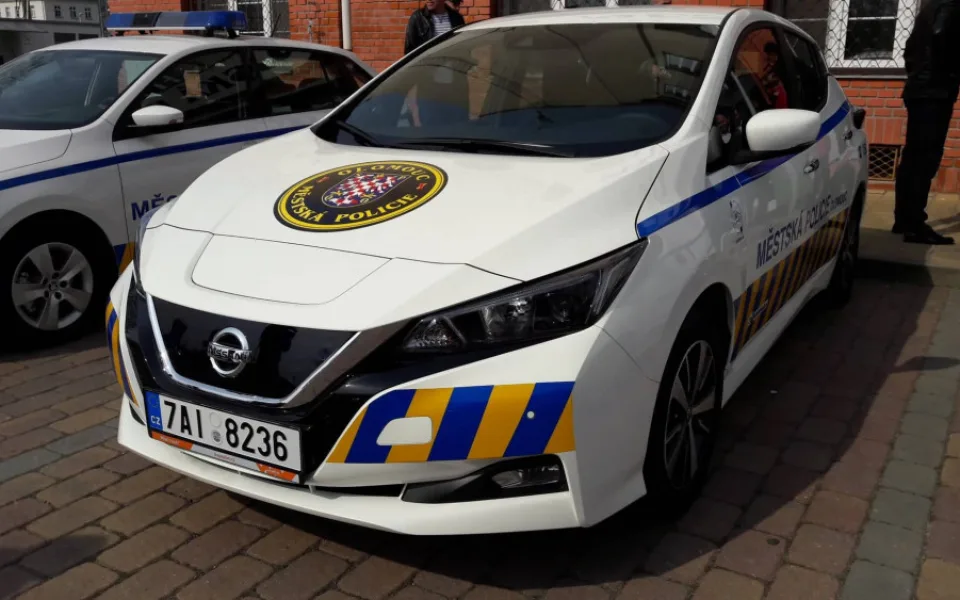 FOTO/VIDEO: Olomoučtí strážníci budou jezdit novými elektromobily