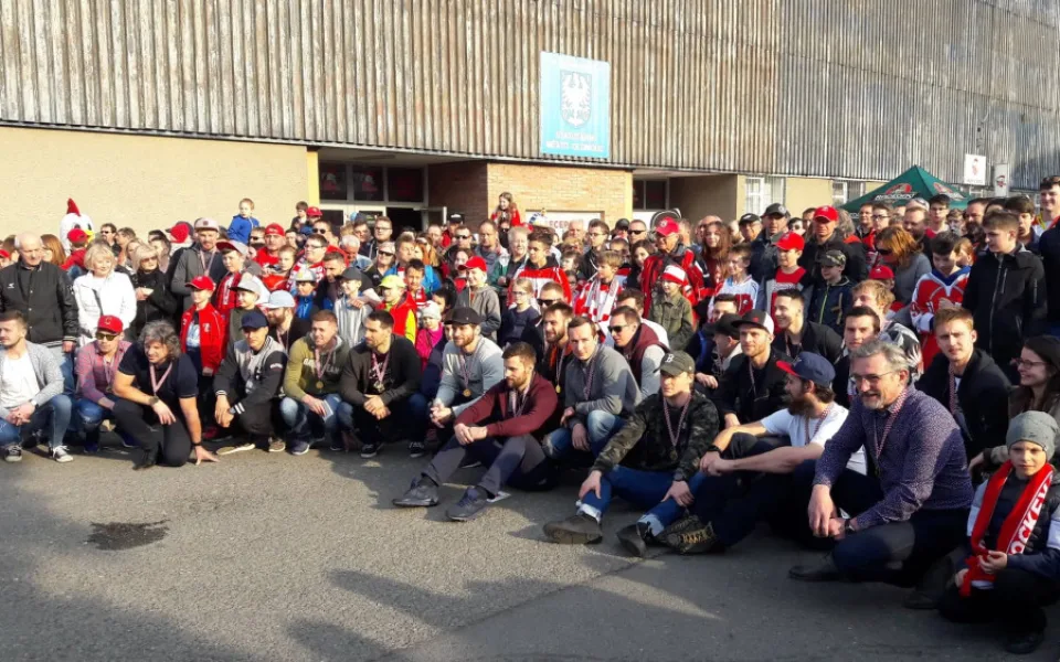 FOTO/VIDEO: Hráči HC Olomouc dnes oslavili úspěšnou sezónu před zimákem společně s fanoušky