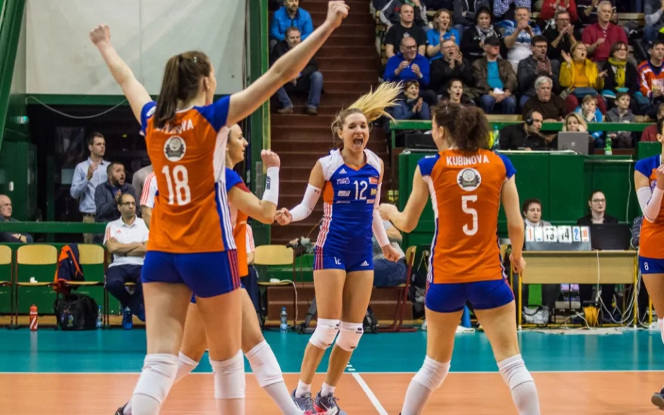 Volejbalistky vstoupily do semifinálové série proti Olympu vítězně, neztratily ani set