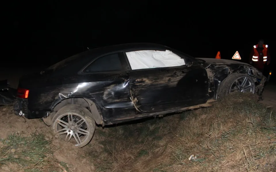 Mladík nezvládl řízení po projetí zatáčky a skončil v příkopu. Policie přestupek vyřešila pokutou