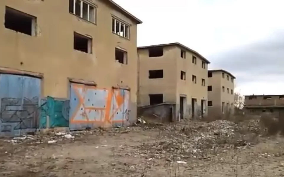 VIDEO: Vojenské sklady u Velkomoravské ulice jdou do aukce. Vyvolávací cena je 300 milionů