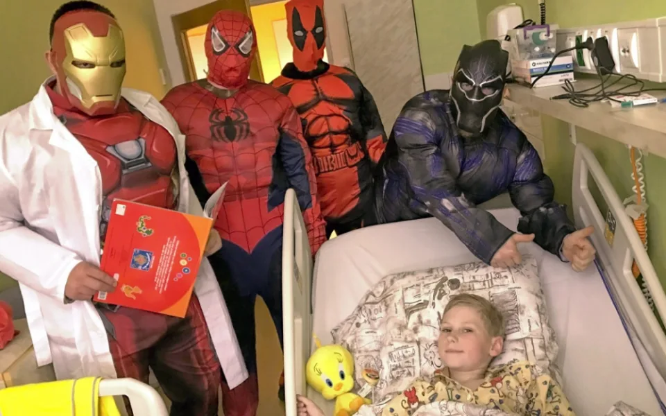 Medicínu v olomoucké nemocnici rozdávali Iron Man, Deadpool, Black Panther a Spider-Man