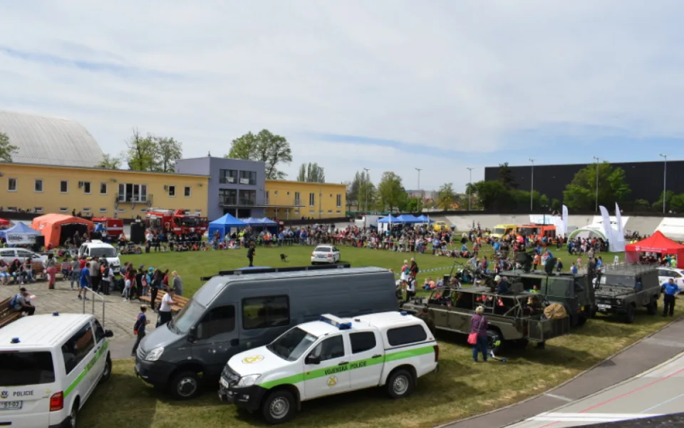 Složky IZS se představily veřejnosti. K vidění byl výcvik psa nebo vyproštění osoby z havarovaného auta