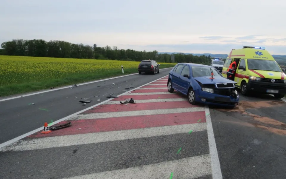 Řidička nedala přednost při vjíždění na Bludovský kopec. Tři osoby skončily v nemocnici
