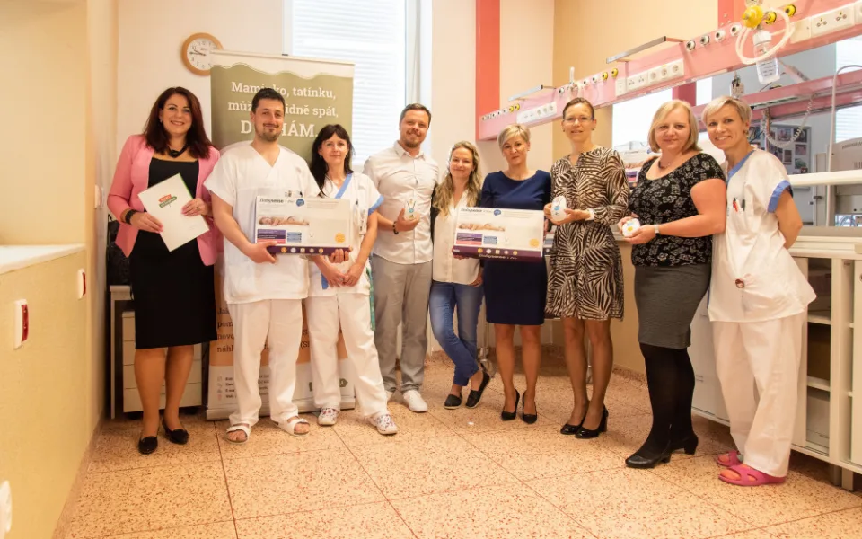 Nadace Křižovatka předala darem třicet monitorů dechu do Fakultní nemocnice Olomouc