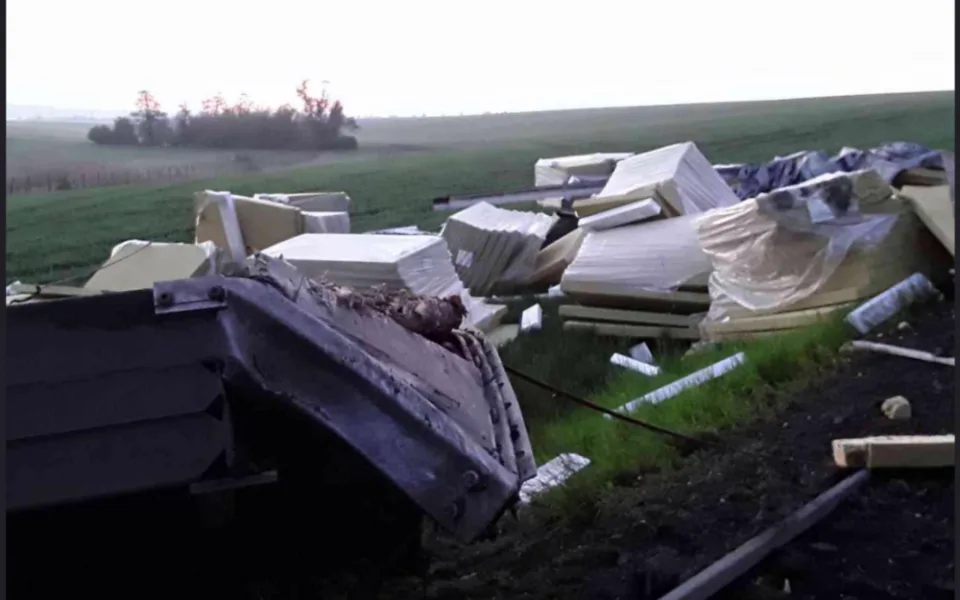Převrácený kamion zhruba na pět a půl hodiny uzavřel dálnici D46