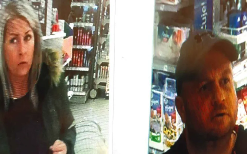 VIDEO: Olomoučtí policisté pátrají po muži a ženě. Jsou podezřelí z krádeže v drogerii