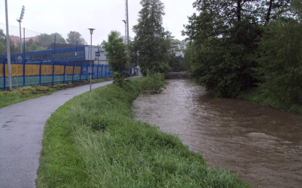 Meteorologové varují před vydatným deštěm, od středy platí povodňová pohotovost