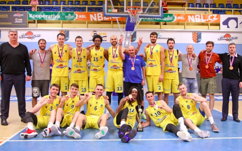 Basketbalisté Olomoucka oslavili historicky první medaili