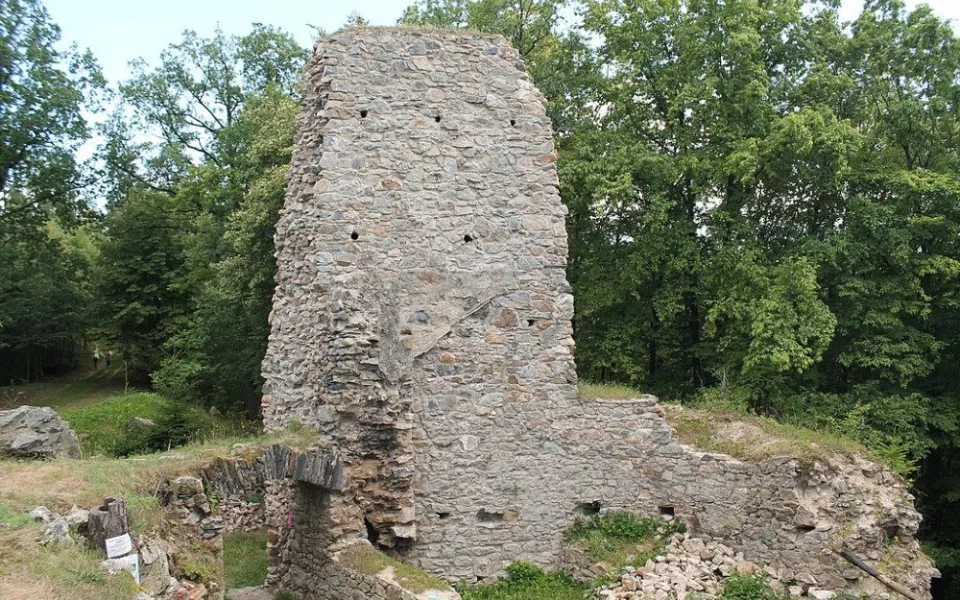 Ke zřícenině Rabštejn nesmí lidé, hradby jsou v havarijním stavu