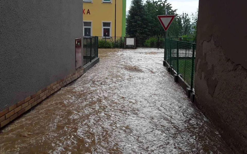 AKTUÁLNĚ: Olomoucký kraj zasáhly silné bouřky. Hasiči hlásí 120 výjezdů