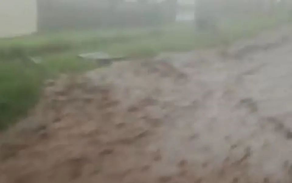 VIDEO: Podívejte se na děsivé video ze včerejší bouřky