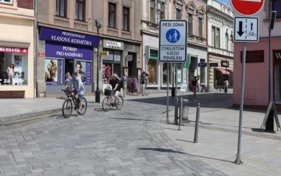 Wilsonova ulice v centru Přerova bude měsíc uzavřená kvůli opravě popraskané dlažby