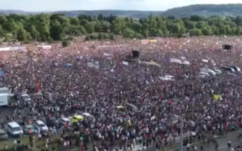 VIDEO: Demonstrace na Letné se zúčastnily desítky lidí z Olomouce. K další akci dojde 16. listopadu