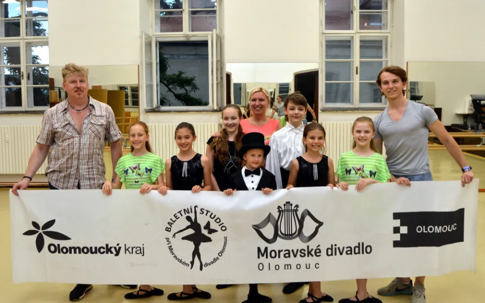 Malí tanečníci odletěli do Portugalska na Dance World Cup. Reprezentují Moravské divadlo Olomouc a naše město