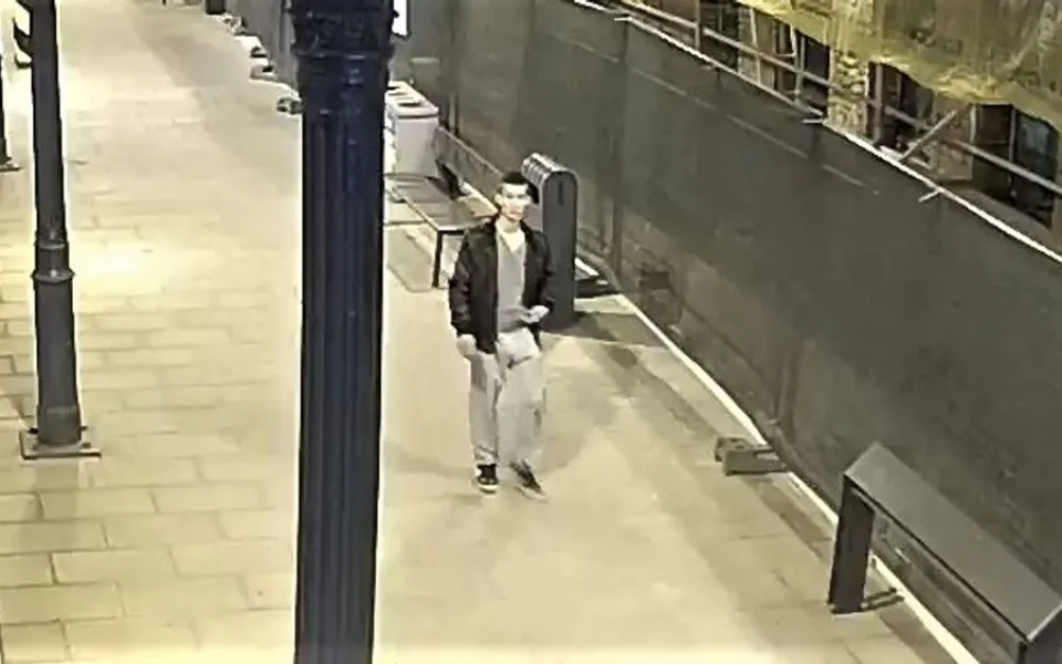 Policie žádá o pomoc veřejnost v případě krádeže peněženky. Zloděj s ukradenou kartou vyrazil na nákupy