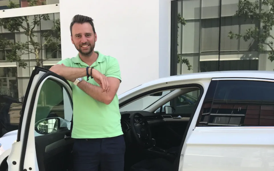 Touha vlastnit auto dnes už není tak silná. Lidé chtějí jen tankovat a jezdit, říká šéf start-upu Driveto Adam Szabó