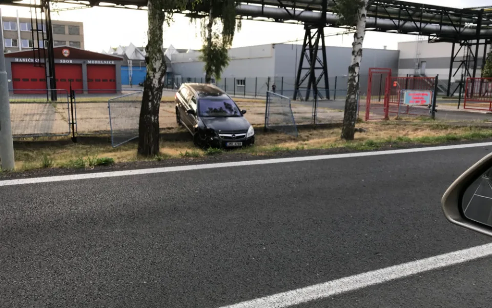 Zloděj se vloupal do hasičské zbrojnice a chtěl ukrást auto, na útěku ho zpacifikovali sami hasiči
