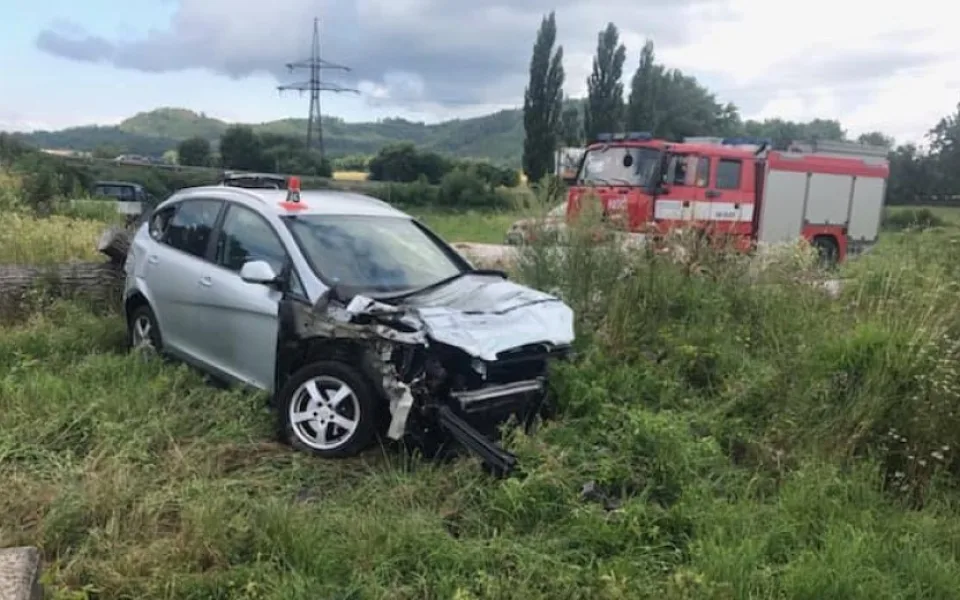 Železniční trať v Šumperku uzavřela srážka vlaku s autem
