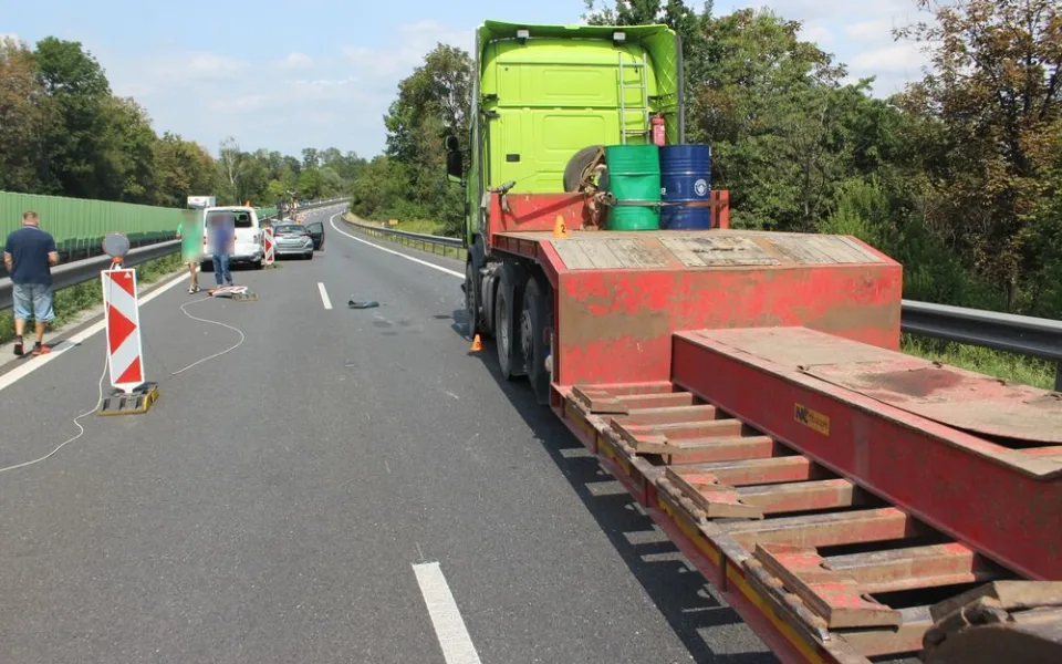 Dopravní nehoda tří aut zablokovala včera dálnici D46 ve směru na Olomouc