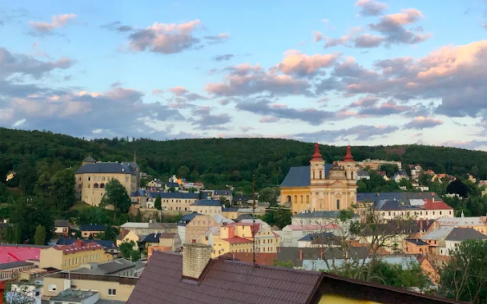 Od začátku srpna se ve Šternberku přes obědy nebude muset platit parkování v centru
