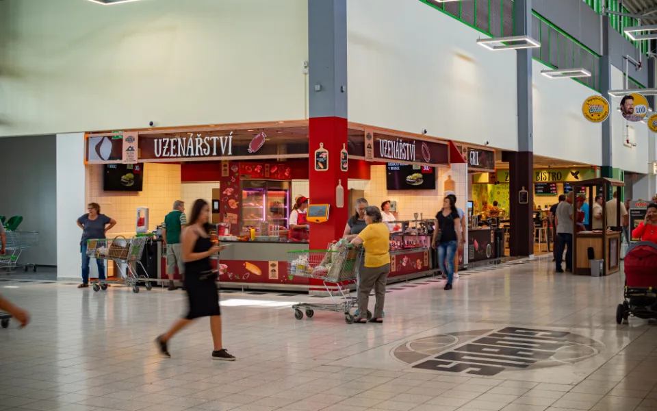 FOTO: Poslední etapa modernizace olomouckého Globusu už je u konce. Vznikl gril i zdravé bistro