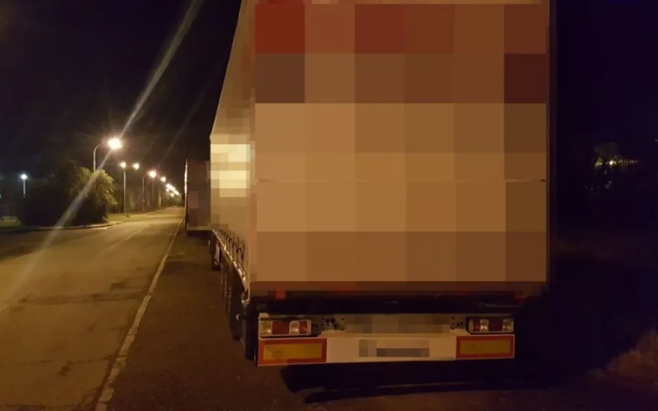 Policisté kontrolovali kamiony parkující v Olomouci přes noc. Zjistili 25 přestupků