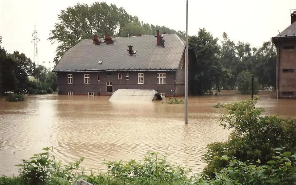 Na černo vybudovaná hráz v Troubkách bude přes léto odstraněna