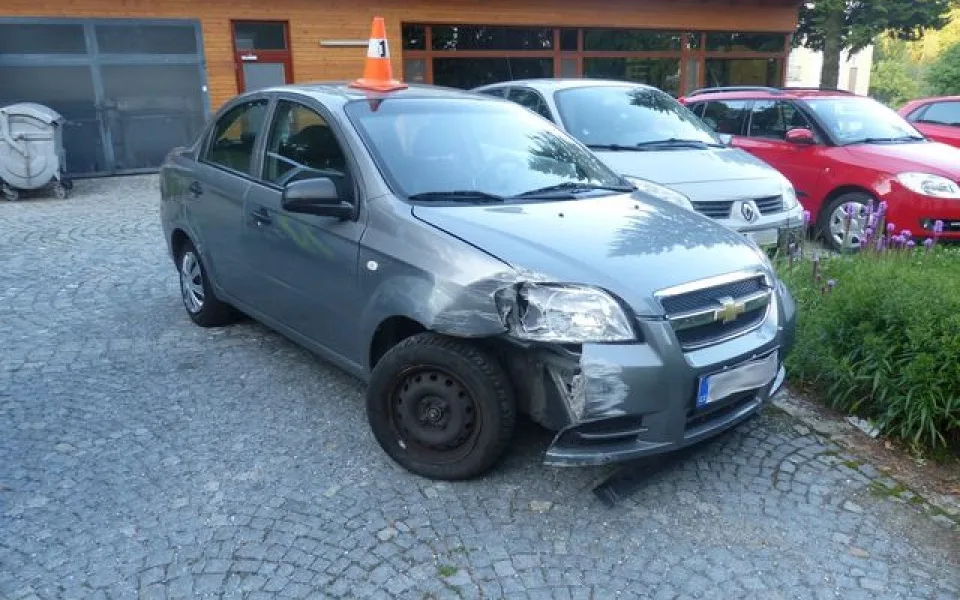 FOTO: Seniorka dvakrát nabourala a stále pokračovala v jízdě. Do přístroje fouknout nezvládla