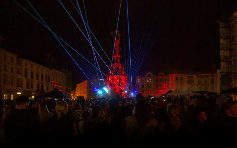 FOTO: Lasery nad Trojicí, SuperStar i klasické barokní opery. Festival BarokOlomouC oživil centrum města