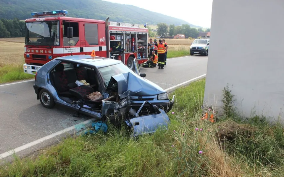 FOTO: Dvě seniorky se zranily při dopravní nehodě. Jednu z nich do nemocnice transportoval vrtulník