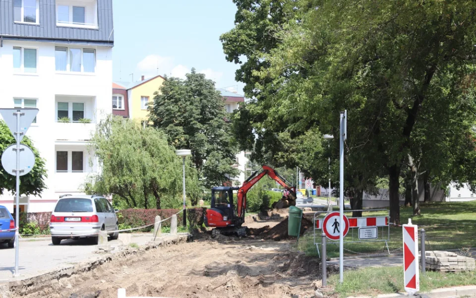 Technické služby v Přerově pracují na šesti stavbách. Místní se dočkají nových parkovacích míst, chodníků a cyklostezek