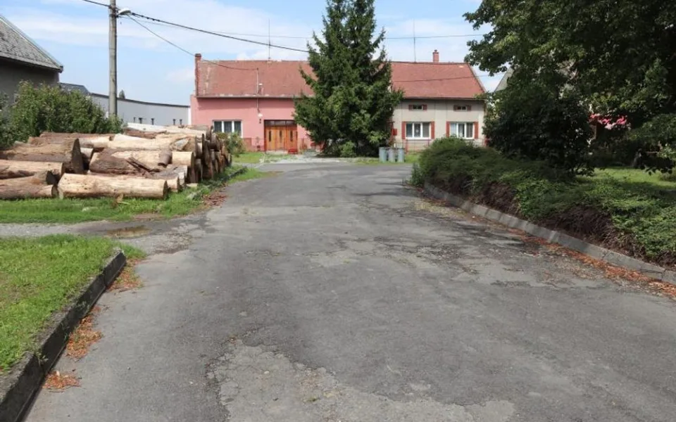 V Lověšicích proběhne oprava chodníků a silnice. Rekonstrukce vyjde na více než sedm milionů