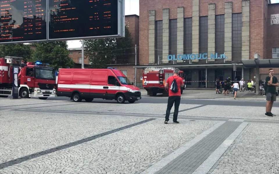 Budova hlavního nádraží byla uzavřena. Hasiči prověřovali únik neznámé látky