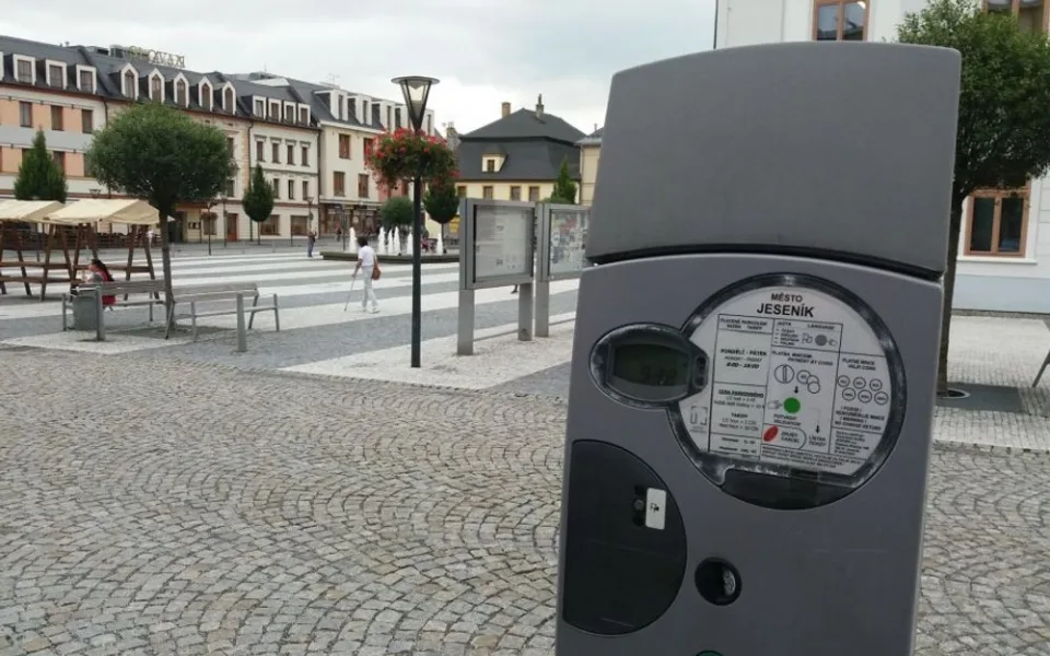 Sedm parkovacích automatů v Jeseníku čeká v příštím roce výměna