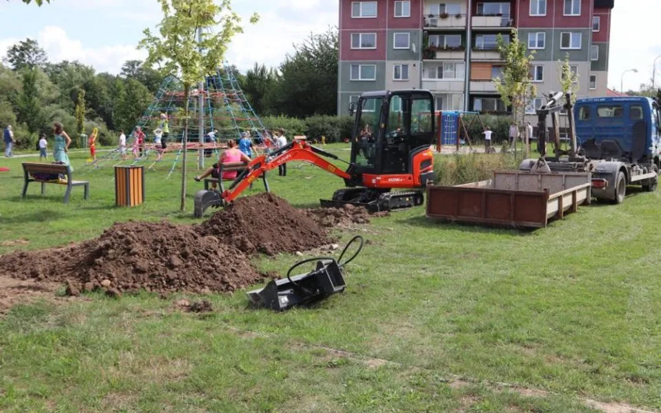 Na dětském hřišti v Přerově budou na podzim vysazeny stromy a keře