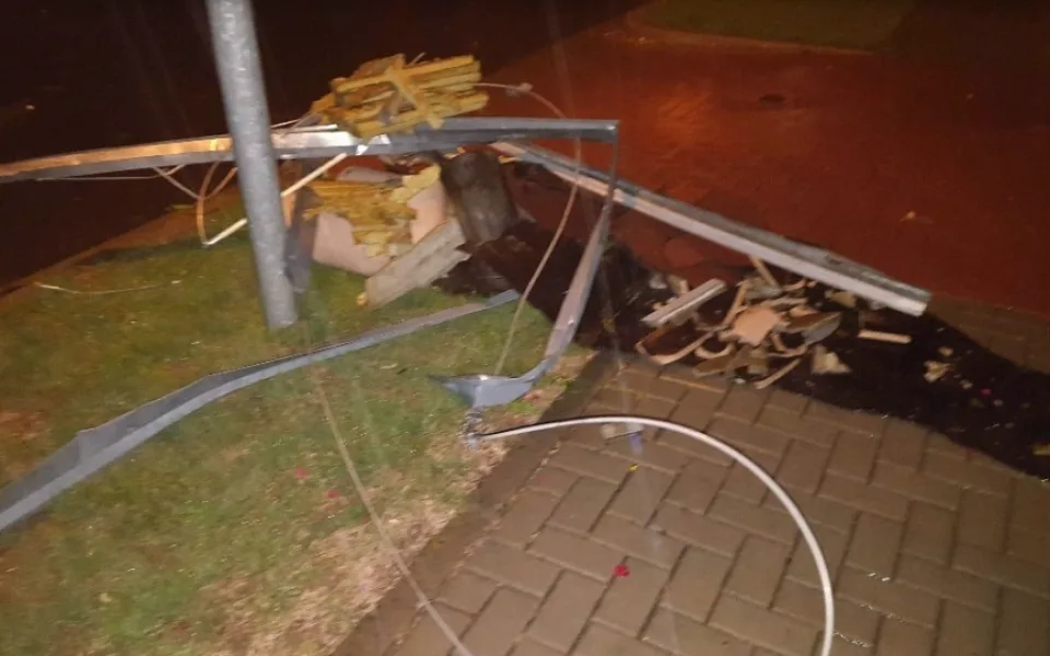 FOTO: Po vlně silných bouřek, které se prohnaly krajem, hasiči vyjížděli k téměř dvaceti událostem