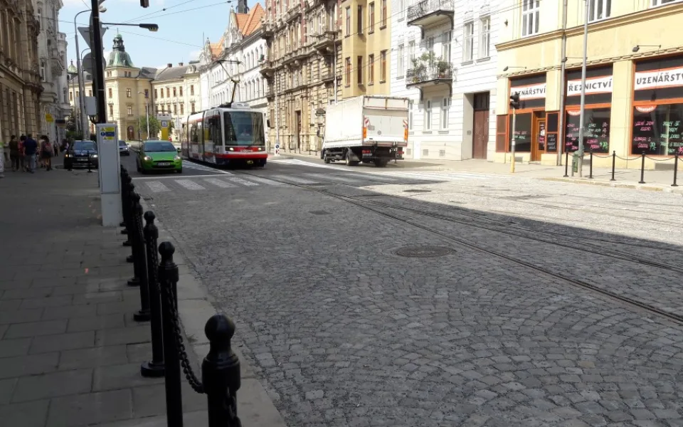 FOTO/VIDEO: Provoz v Palackého ulici je v normálu. Silnice je opravena