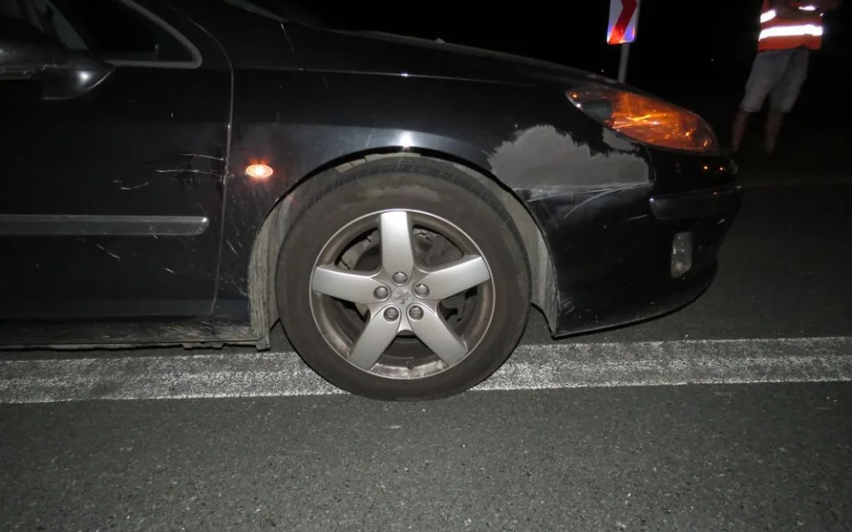 FOTO: Na dálnici se střetla dvě souběžně jedoucí vozidla. Kdo nehodu zavinil, se řidiči neshodli